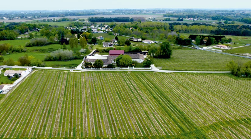 vue aerienne du château rioublanc
